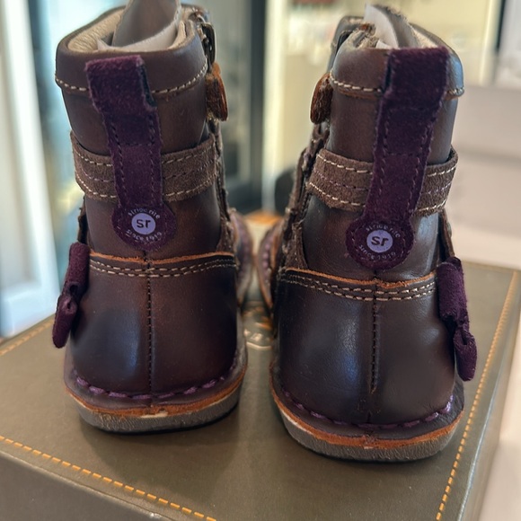 Stride Rite Medallion Collection Boots - Picture 4 of 6